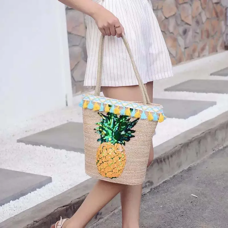 

1 PC 2018 New fashion Cute dog sequin bi'g Patch embroidered Applique sew on clothes applique decoration sequined Patch TP035