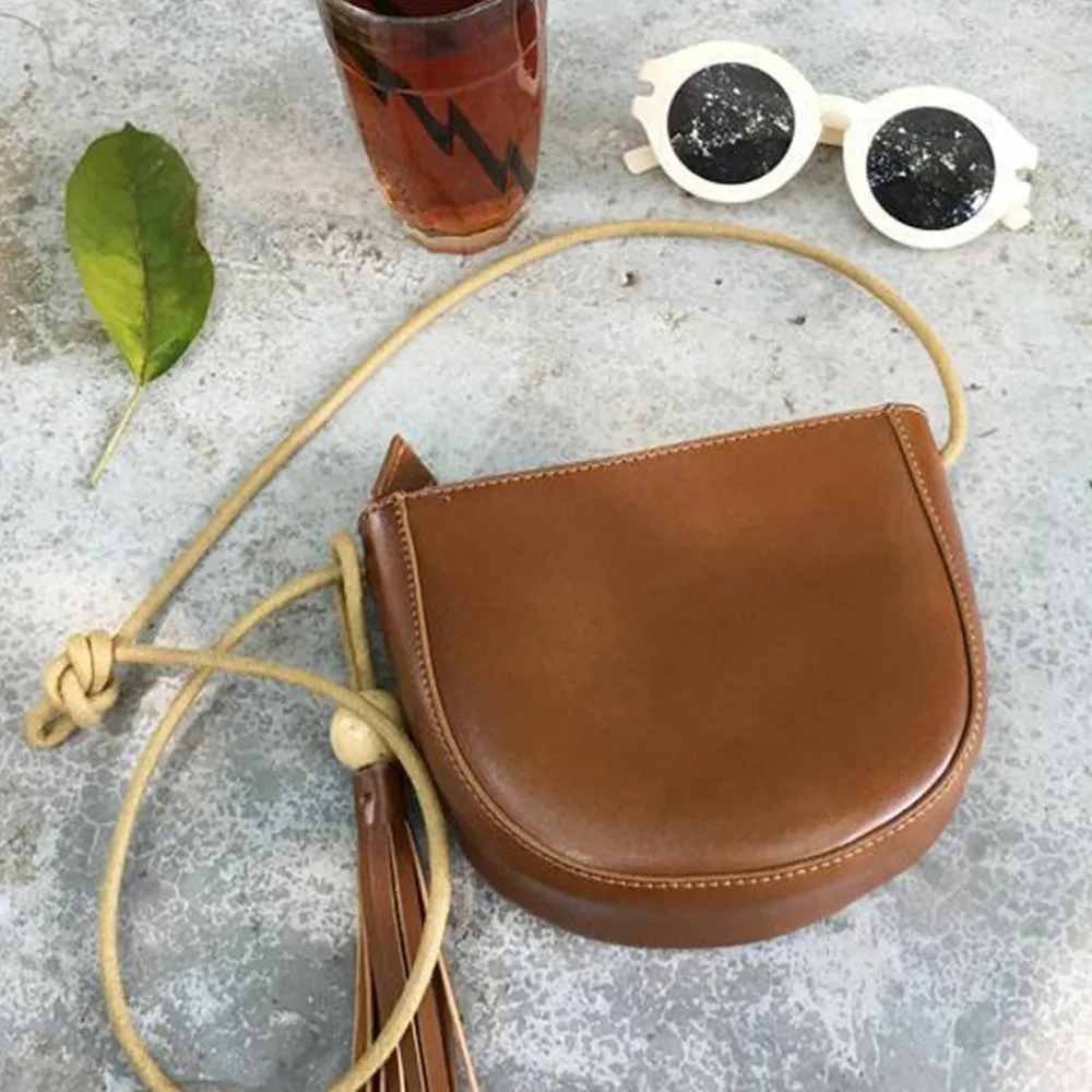 Сумка мессенджер Женская однотонная с одной лямкой и кисточкой|Сумки ручками| |