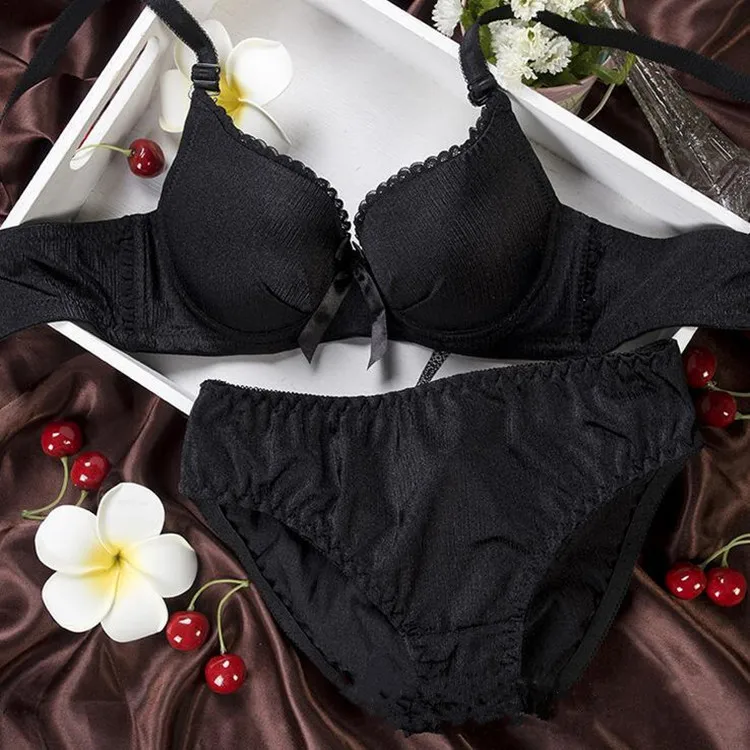 Комплект женского нижнего белья трусики с чашечками пуш-ап A B мягкими кружевной