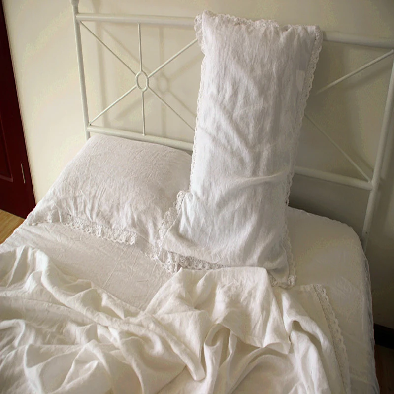 Комплект постельного белья из белого льна с кружевом и эффектом потертости