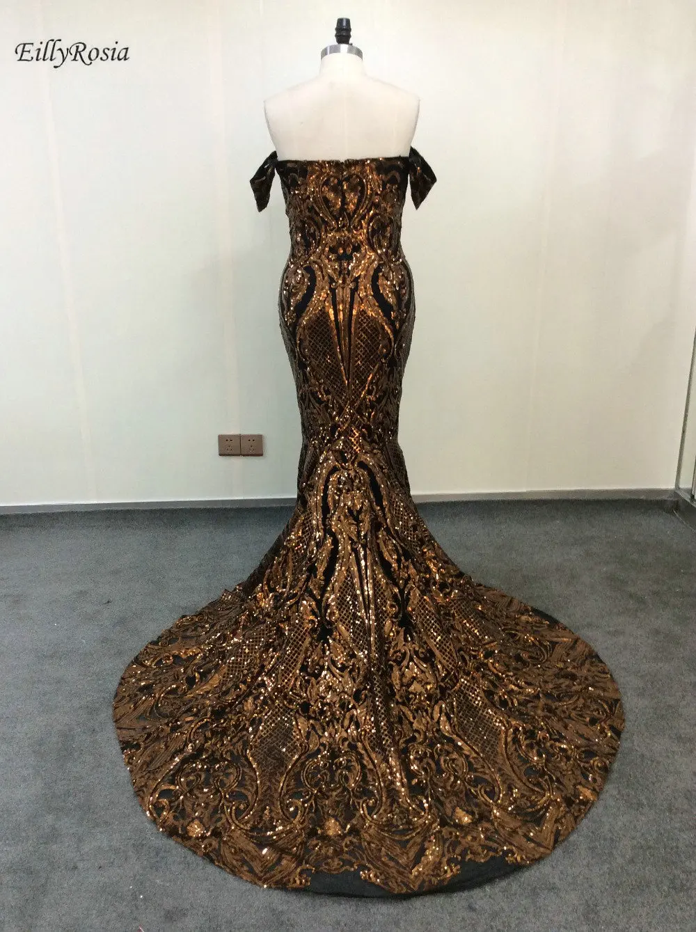 

Luxurious Gold and Black Arabic Evening Dresses Mermaid Off the Shoulder Sexy Saudi Arabia Black Girls Evening Gowns lange jurk