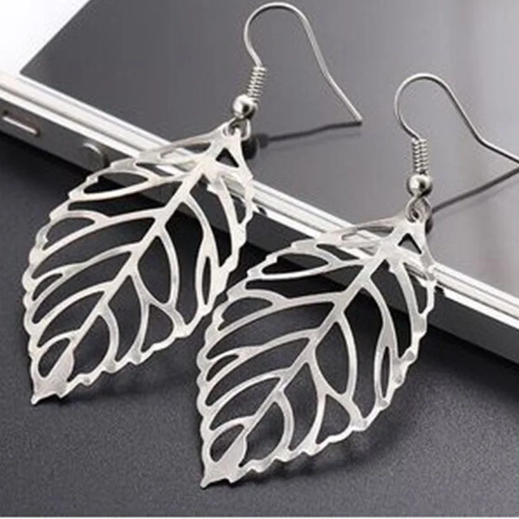 Новинка 2019 красивые металлические полые серьги в виде листьев маленькие свежие