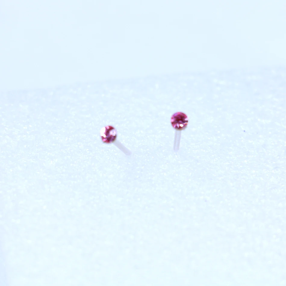 Бесплатная доставка заводские дешевые 2,5 мм сверкающие AARhinestones пластиковые штатные серьги-гвоздики из смолы с кристаллом 20 пар/коробка на.