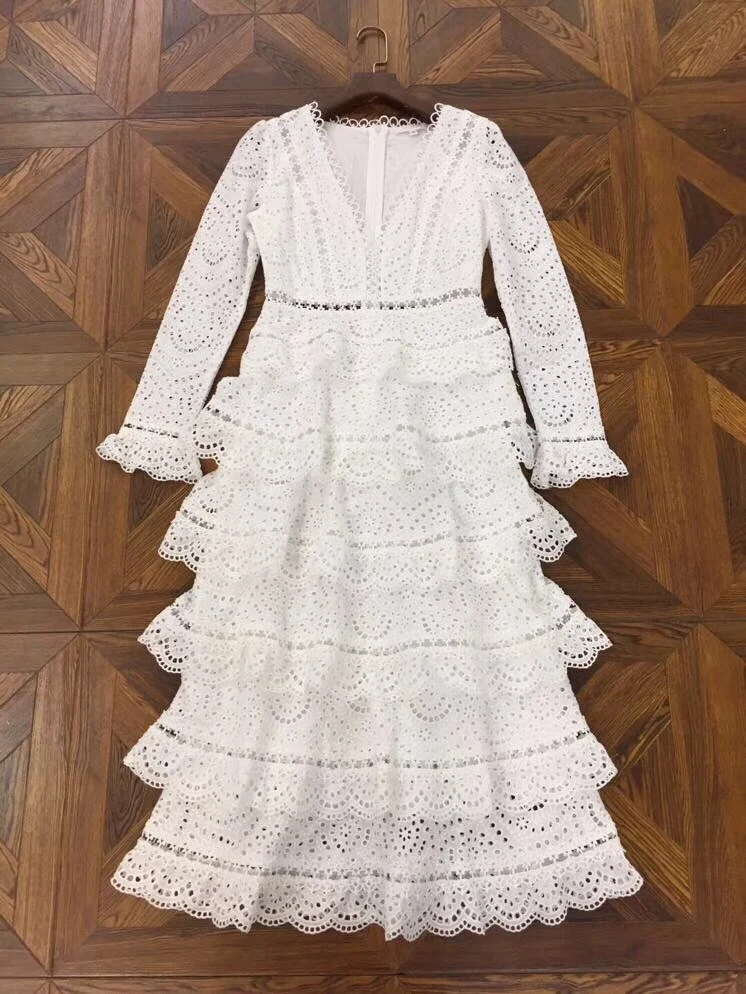 

Aihuyigui 2019 desigher runway white lace dress spring women long sleeve deep v neck hollow out cake long dress DR228