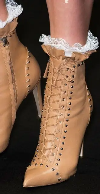 LTTL/Брендовые ботильоны для женщин с заклепками кожаные полусапожки острым