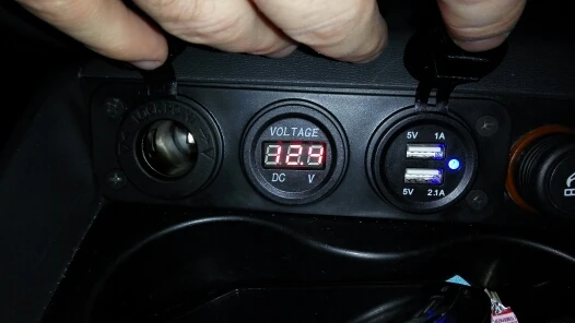 Двойной USB 12 В/24 В Автомобильное зарядное устройство мотоцикл двойной USB адаптер+ прикуриватель светодиодный+ Цифровой вольтметр для мобильного телефона