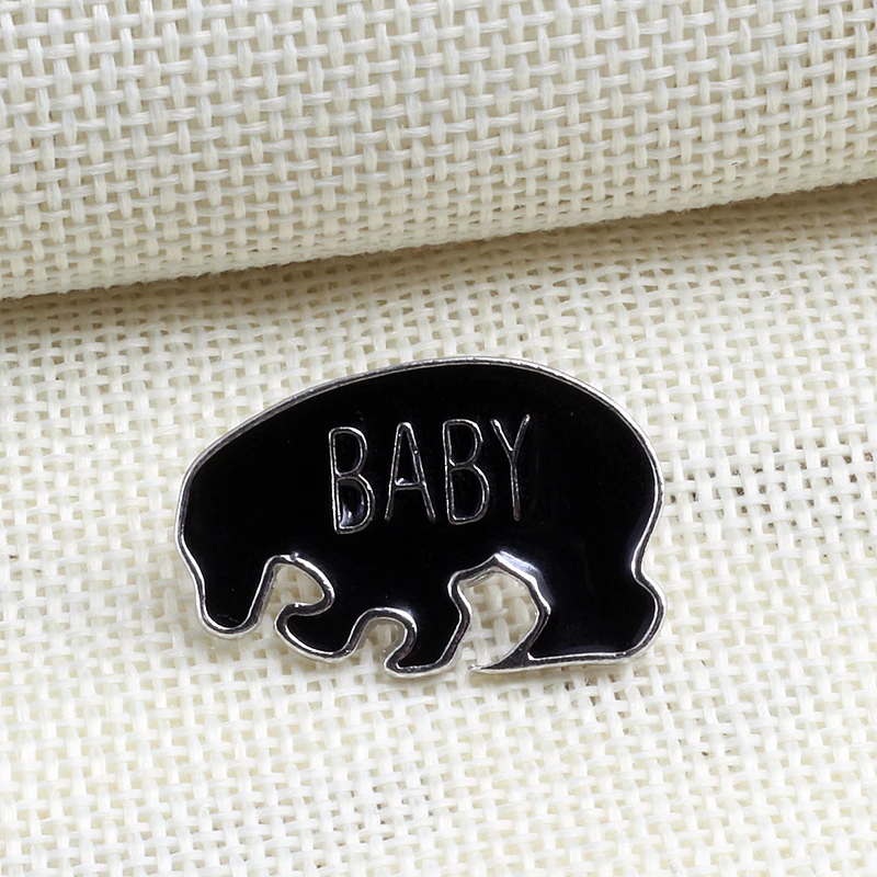 Мультяшная брошь с животными в виде черного медведя мамы и ребенка папы женская