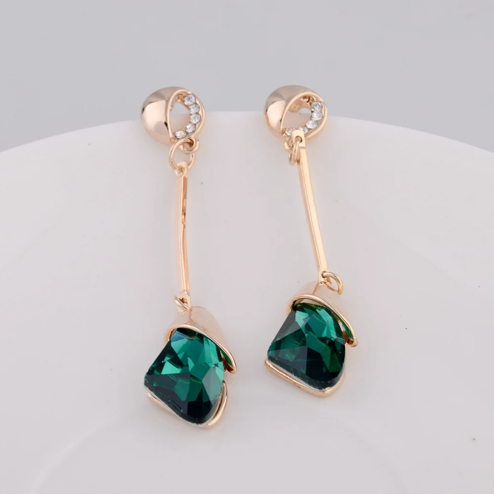 Женские длинные серьги капельки Szelam зеленые сережки золотого цвета с фианитом