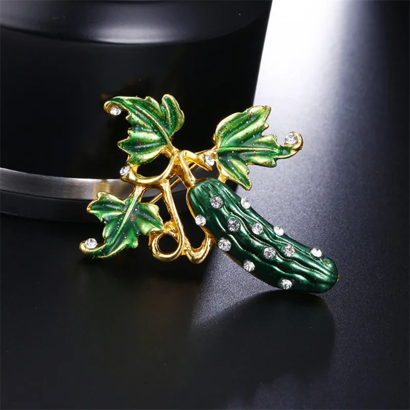 Fashion Green Enamel Pin Loofah Cucumber Brooches Harajuku Style Shirt Collar Clip Gold Color Pins Women Corsage Brooch Joyeria