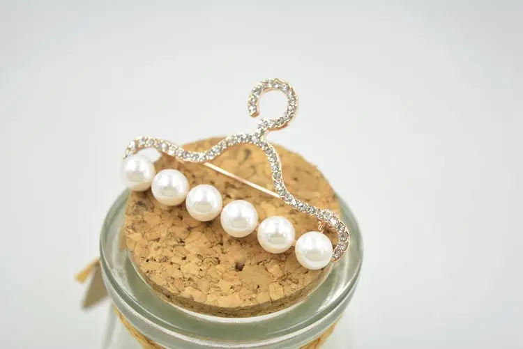 Новая индивидуальная маленькая брошь из жемчуга с кристаллами от Swarovski