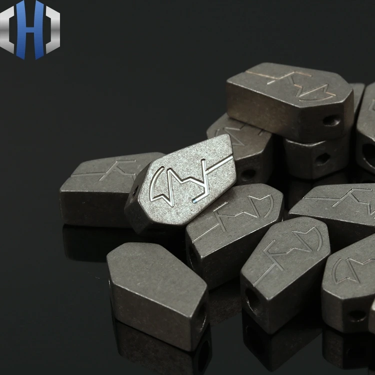 Белый TC4 титановый сплав кулон DIY креативный титановый материал кулон аксессуары нож бусины - Цвет: Белый