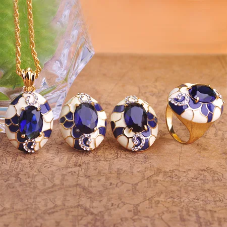 Роскошный комплект эмалевых украшений с чешскими кристаллами и позолотой 18