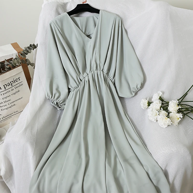 Женское асимметричное платье трапеция с V образным вырезом и рукавом три