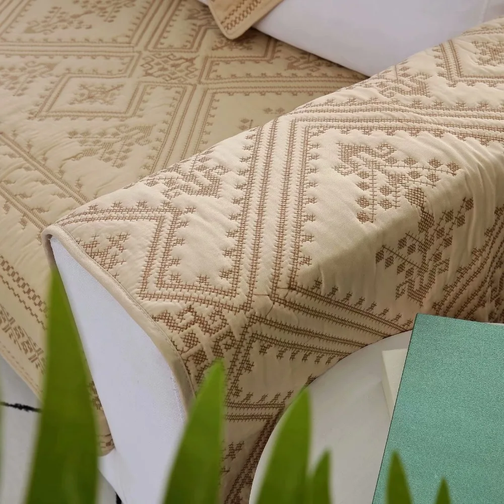 Подушка для дивана в национальном стиле бежево желтая с противоскользящим