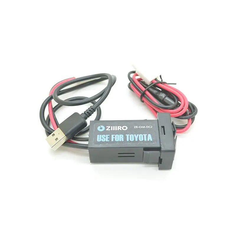 Автомобильное зарядное устройство с двумя портами USB и аудиоразъемом для TOYOTA Corolla