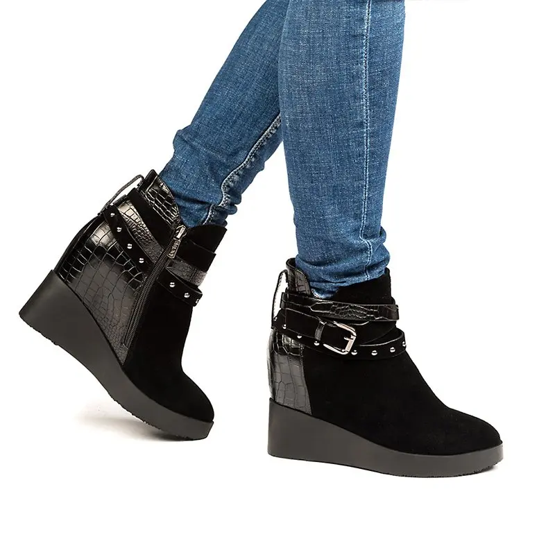 Женские ботильоны Betsy из натуральной замши на танкетке с молнией и ремнями | Обувь