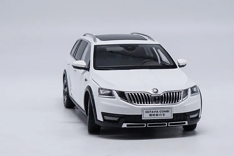 1/18 Skoda Octavia Combi Wagon литая под давлением металлическая модель автомобиля игрушка для мальчика подарок на день рождения оригинальная коробка