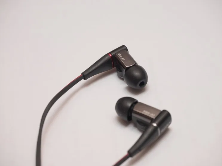 Sony XBA-A1AP линейный привод сбалансированного арматуры с встроенным пультом дистанционного управления и микрофоном. Enjoy clear, smo