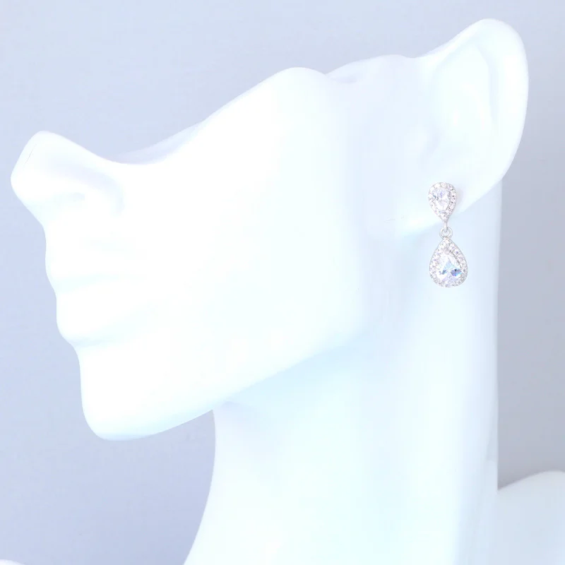 Висячие серьги с блестящими фианитами для женщин посеребренные белыми