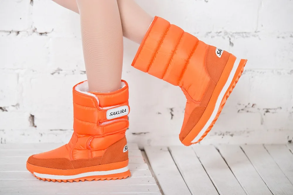 Женские зимние ботинки с водонепроницаемой поверхностью и удобной подошвой из