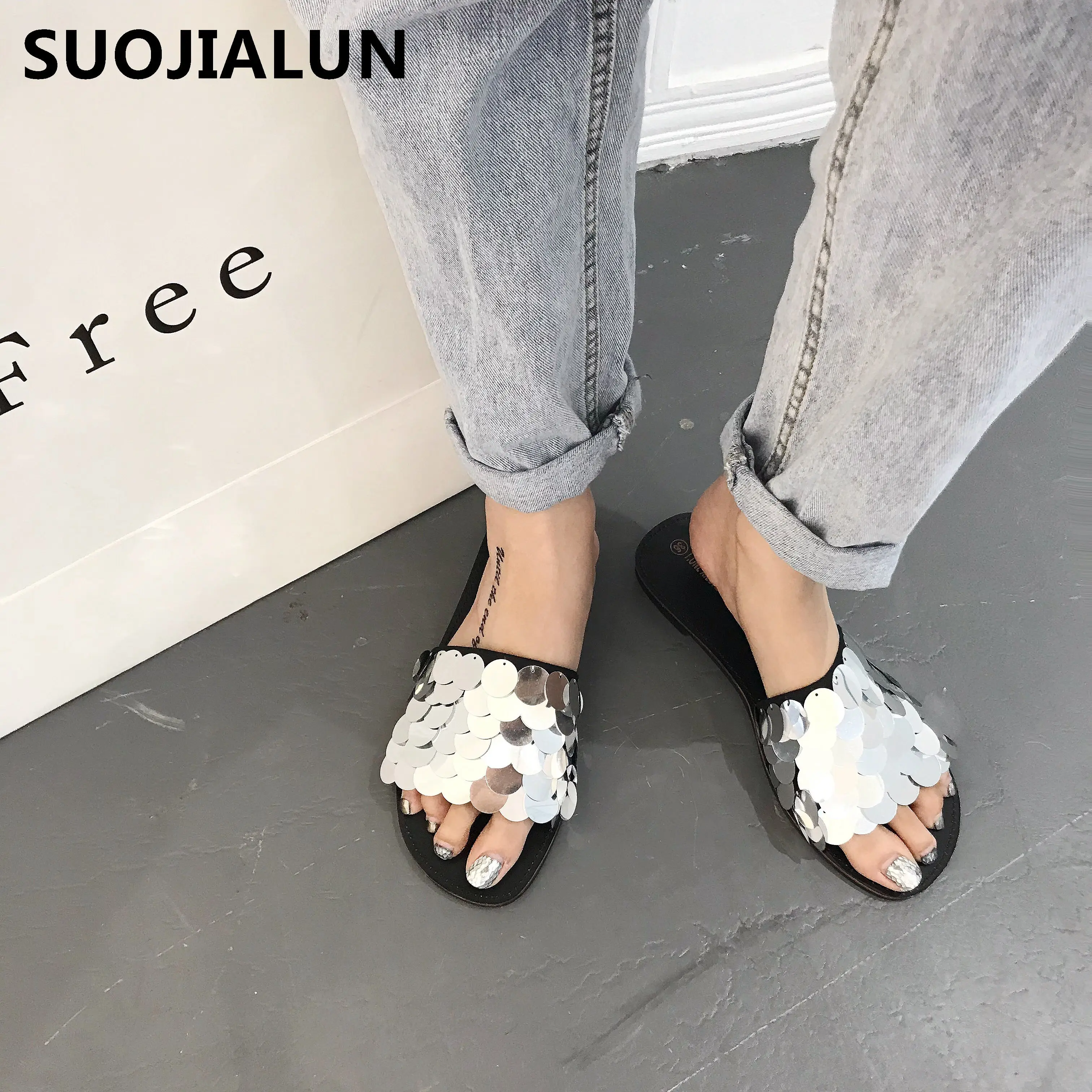 SUOJIALUN/2019 женские шлепанцы на плоской подошве блестящие с блестками летние