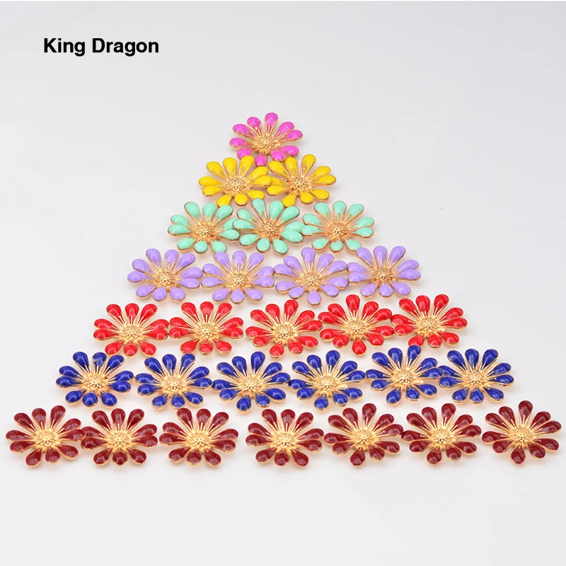 Украшение King Dragon Daisy со стразами используется для украшения волос бантом в центре