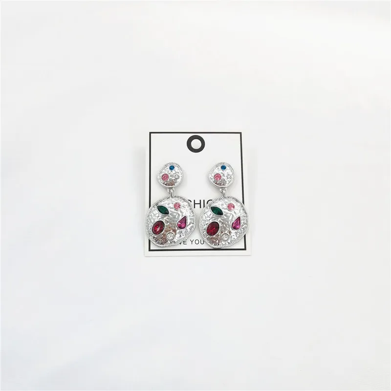 Летние серьги в стиле минимализма с цветным акриловым камнем и золотым рисунком