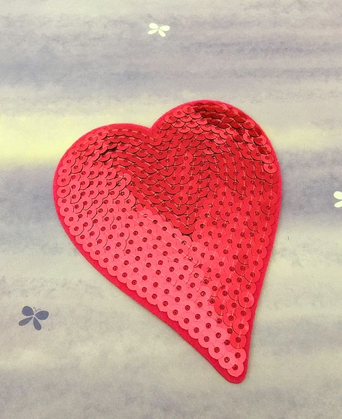 Бесплатная доставка 4 шт. красные нашивки с сердцем и блестками для одежды