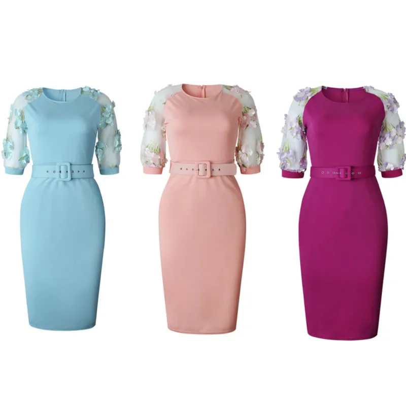 Женское кружевное платье-карандаш с поясом розовое светильник-голубое платье