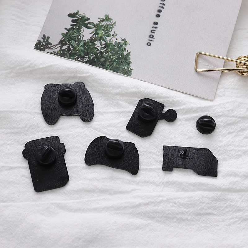 Gamepad joystick Street game console pins Cute Fun Badges Brooches Enamel for backpack friends Gifts Jewelry wholesale | Украшения и