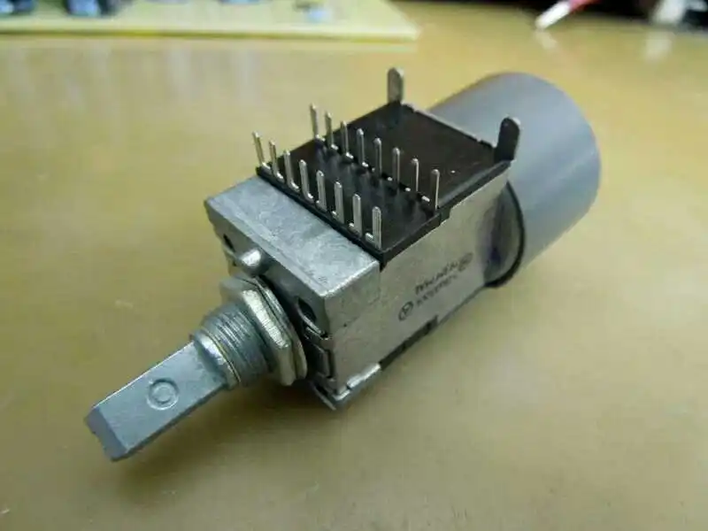 Оригинальный м Двигатель потенциометра 50KA * 4 Объем A50KX4 5PCS/лот|Потенциометры| |