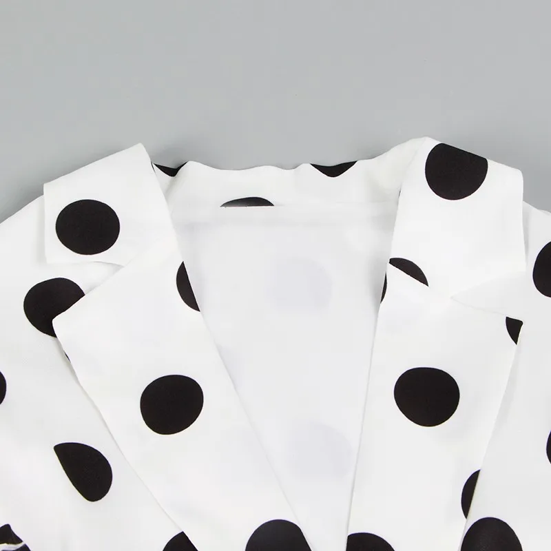 Женская блуза в горошек TWOTWINSTYLE летняя блузка с отворотами и оборками пышными