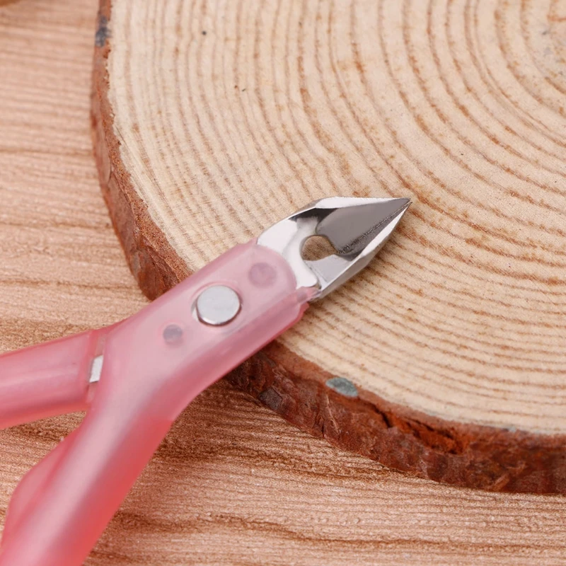 

2020 Fashion Nail Cuticle Scissor Stainless Steel Cuticle Manicure Care Cutter Nippers Clipper Tool New 3 Color Handle Cutter