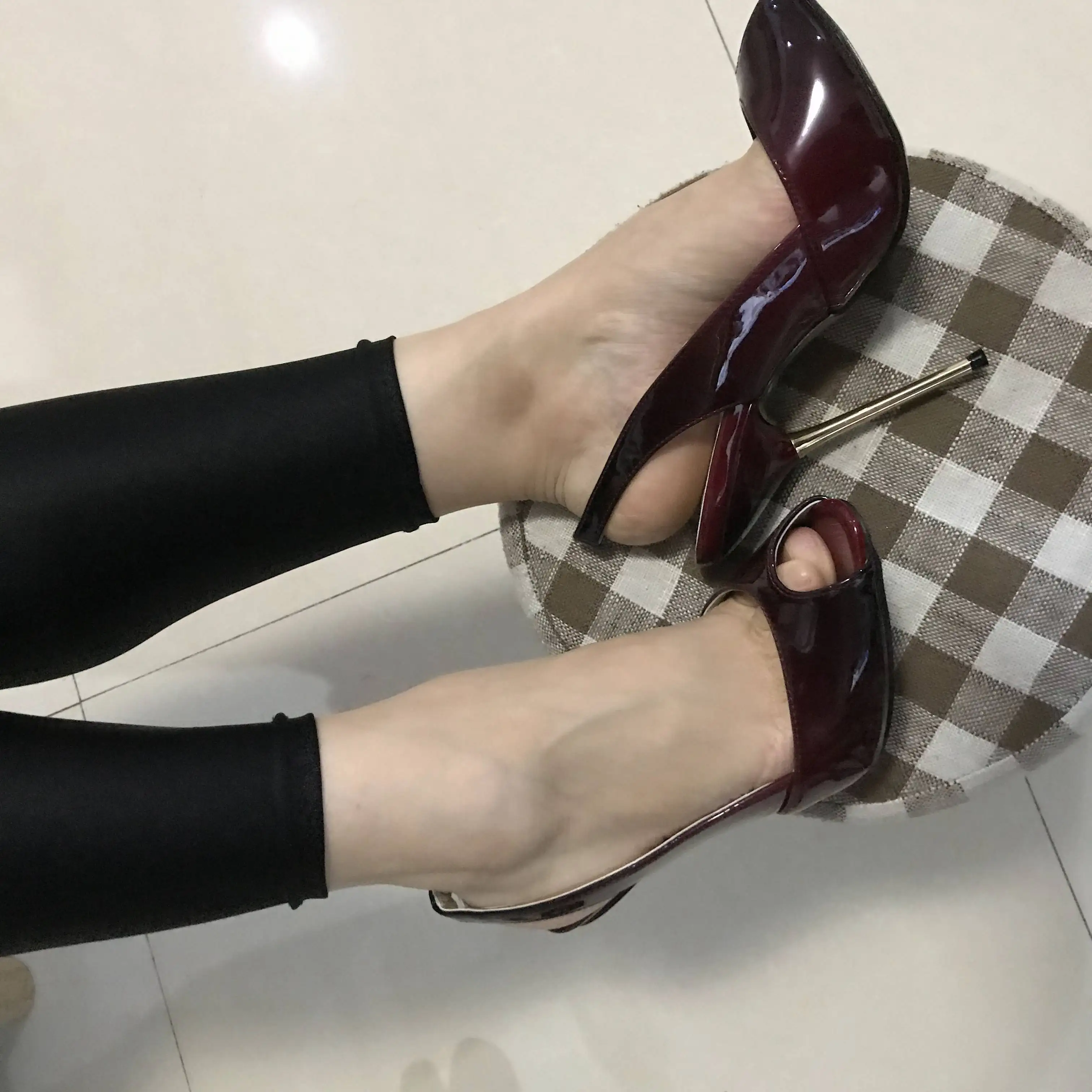 CHMILE CHAU/пикантные женские модельные туфли-лодочки для вечеринок; женские туфли с открытым носком на шпильке с ремешком на пятке; Escarpins Talons Femmes; 3845-g11
