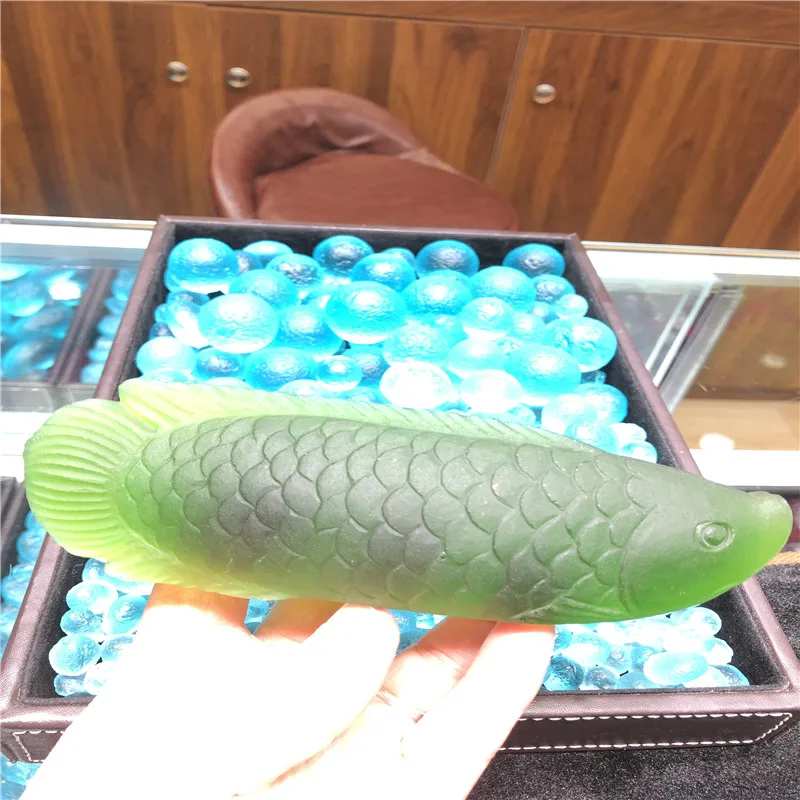 Большой размер зеленый Moldavite Чешский Arowana ручная резка рыба метеорит