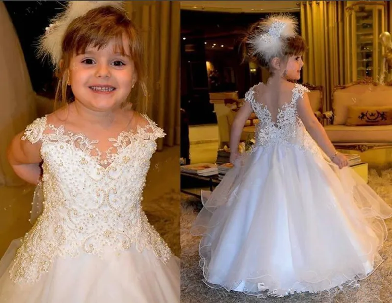 Хорошо разработанное платье с цветочным узором для девочек особых случаев