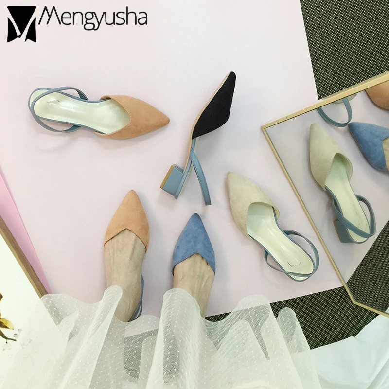 Простые женские туфли с закрытым носком контрастных цветов летние без задника