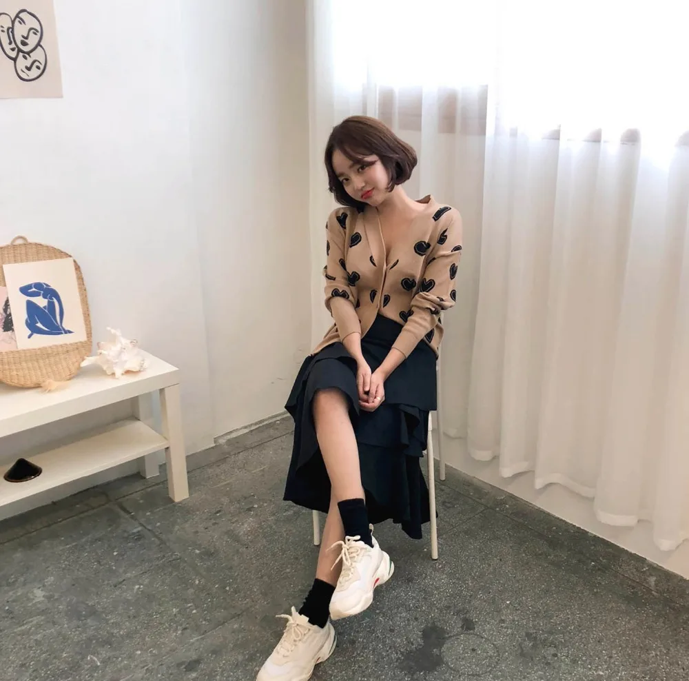 WHITNEY WANG 2018 Autumn Winter Fashion Streetwear Korean Style Sweet Hear Cardigan Women Jumper Sweaters WW-2355 |