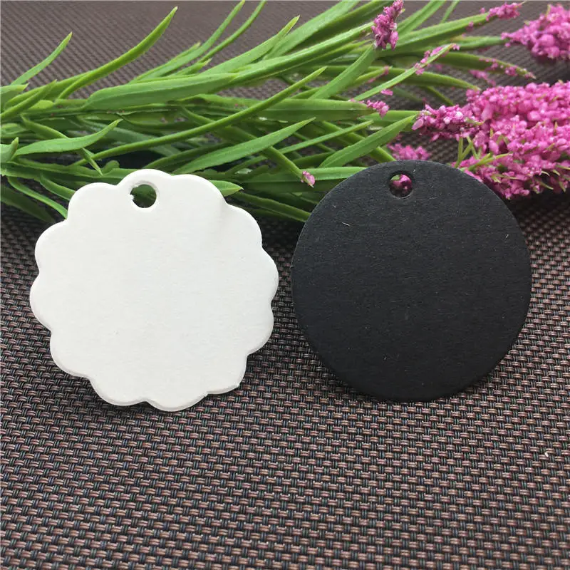 

200Pcs/Lot Blank Flower Round Type Kraft Paper Hanging Tags Label Note Price Joyful Festival Holiday Garment Cookies Boxes Tags