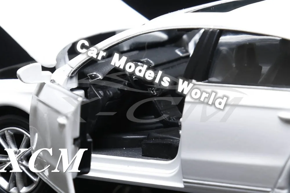Литая под давлением модель автомобиля для Magotan 1:32 может оттягивать назад (белый) +