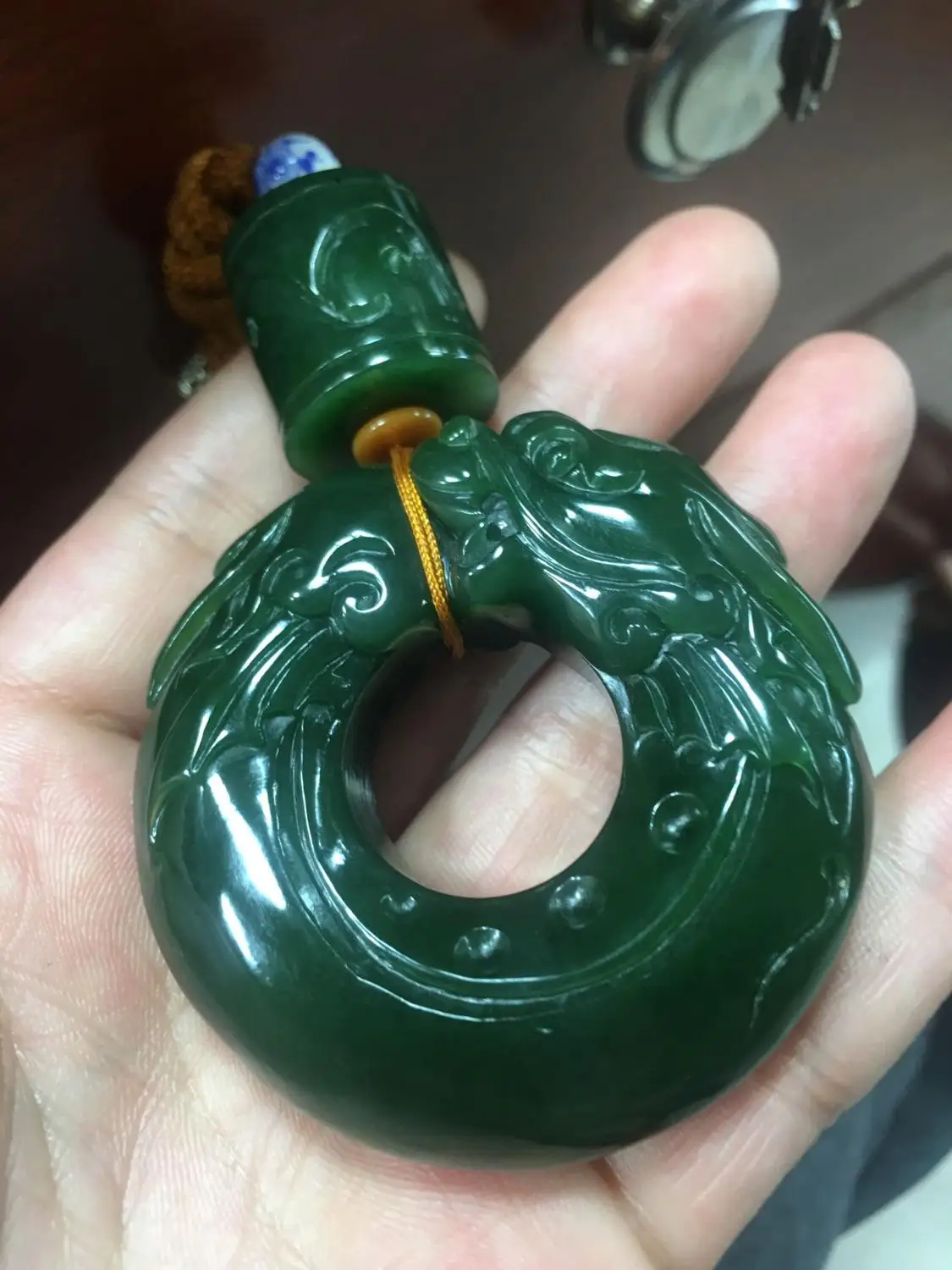 Натуральный Wada яшма шпинат зеленый кран палец ручная игра кусок кулон русский