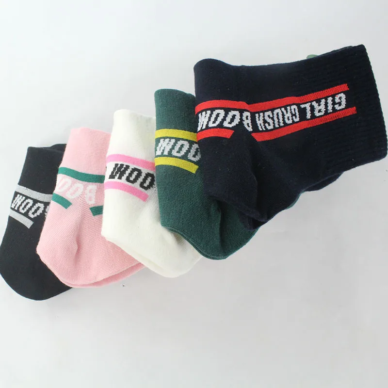 

Harajuku Fashion Letter Patterned Skateboard Socks Cotton Soft Brethable Socks Student Autumn/Winter Funny Short Socks Hipster