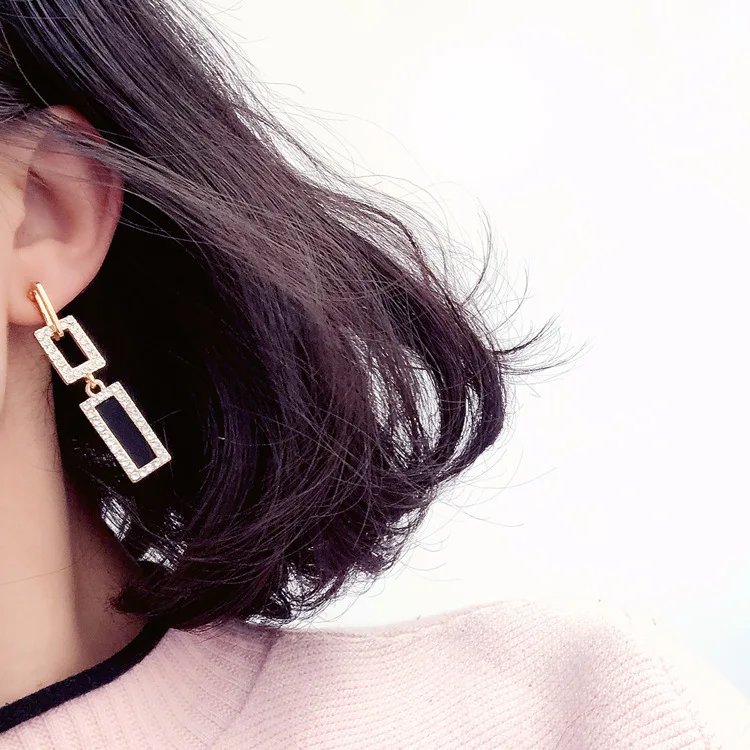 

Korean Nightclub Exaggerated Temperament Ladies Long Earrings Fashion Personality Crystal Square Ladies Earrings Gift Wholesale