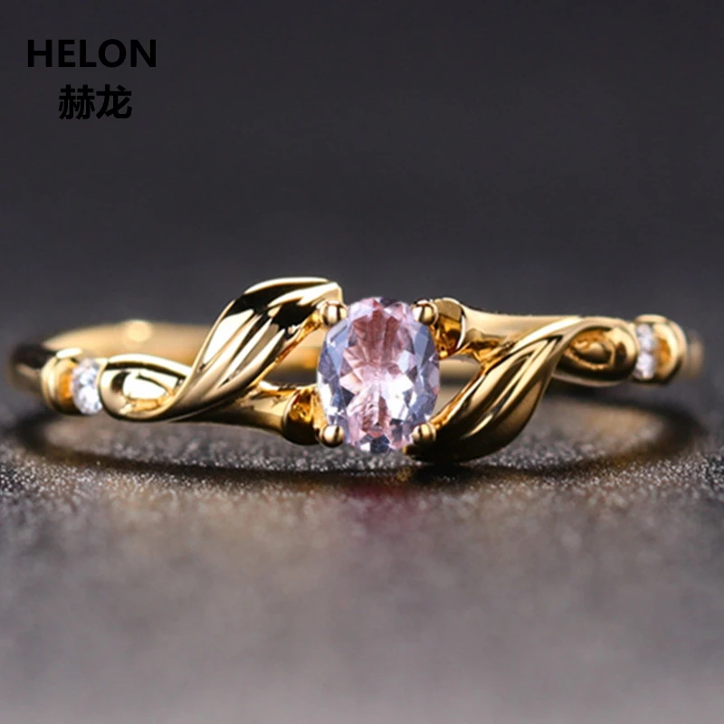 Однотонное обручальное кольцо из желтого золота 10 к с натуральными бриллиантами