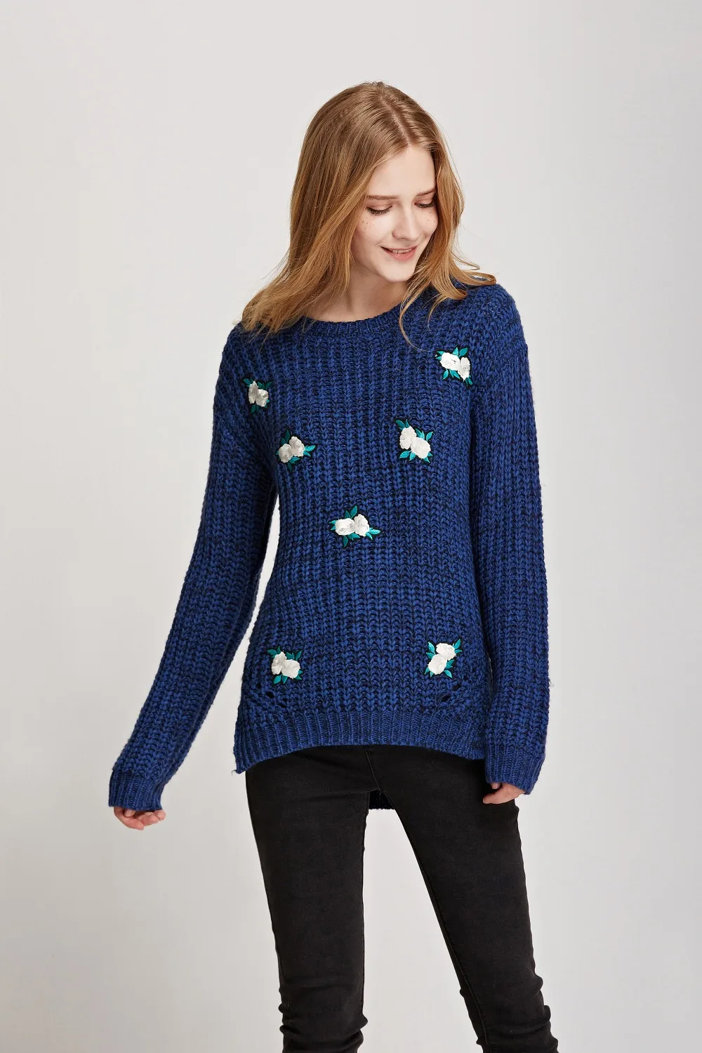 Свободная перевозка женские отдыха свитер вышивка свободные скидка девушка |