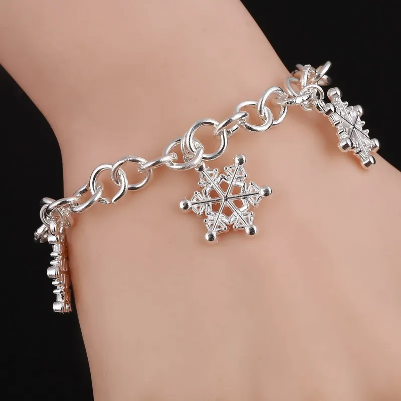 Знаменитая бижутерия серебряные браслеты со снежинками и шармами звеньевые на