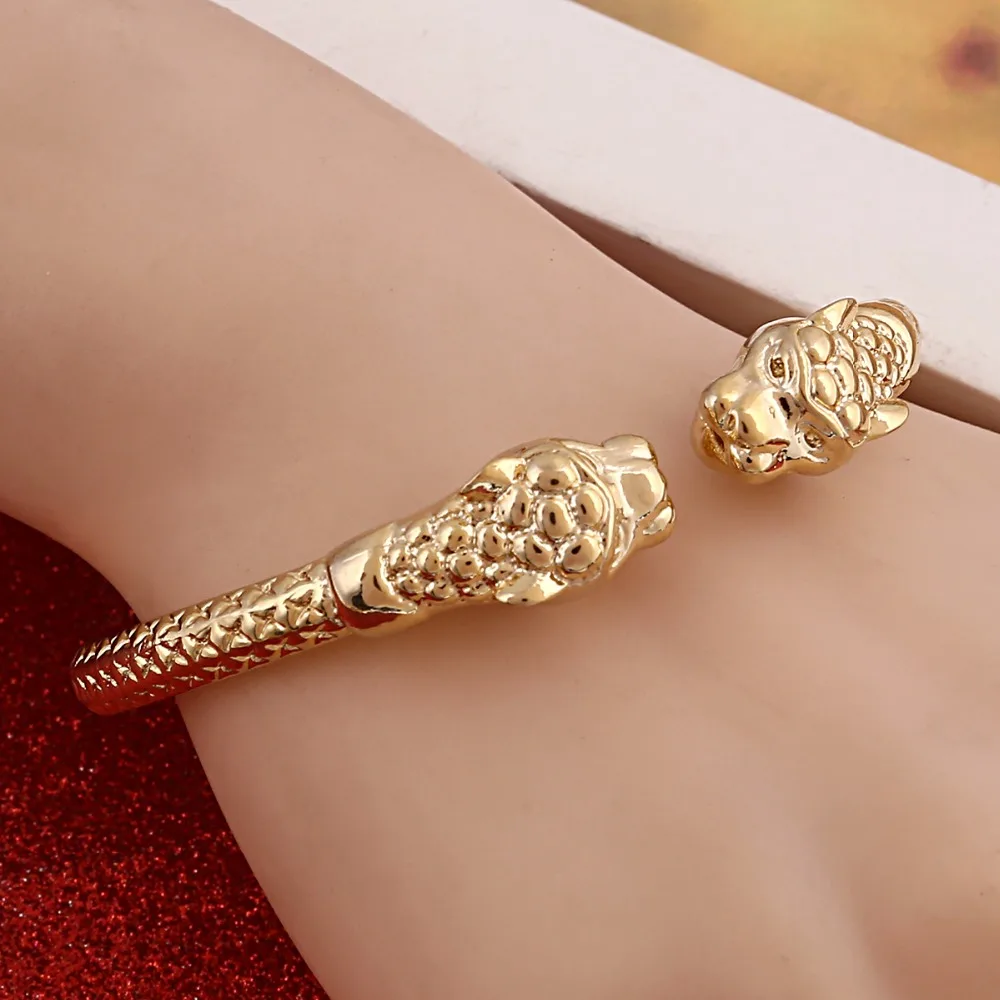 Мужской браслет с леопардовой головкой золотого цвета открытые тисненые золотые