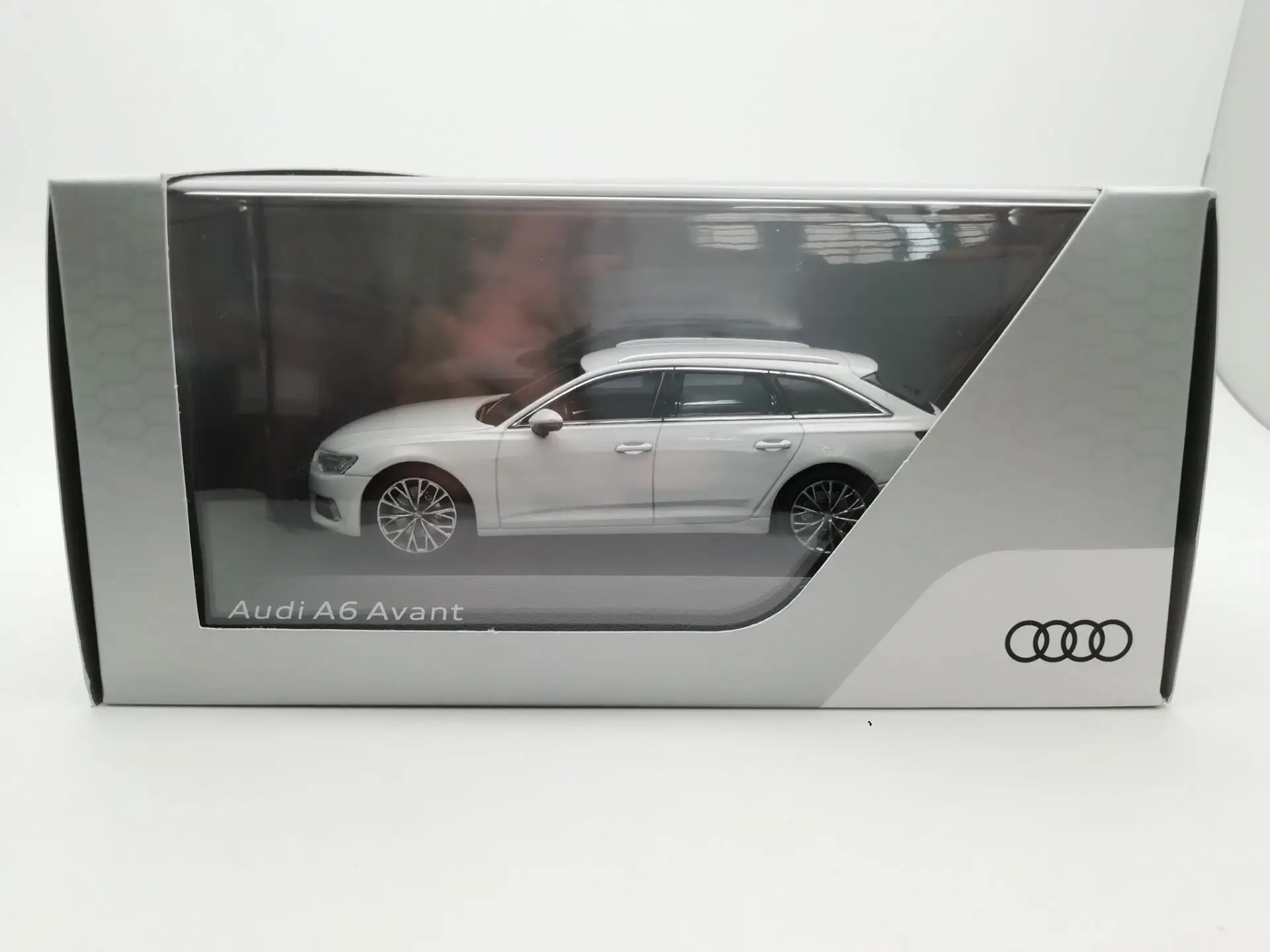 Оригинальная фабрика 1:43 Au di A6 Avant игрушечный автомобиль из белого сплава игрушки