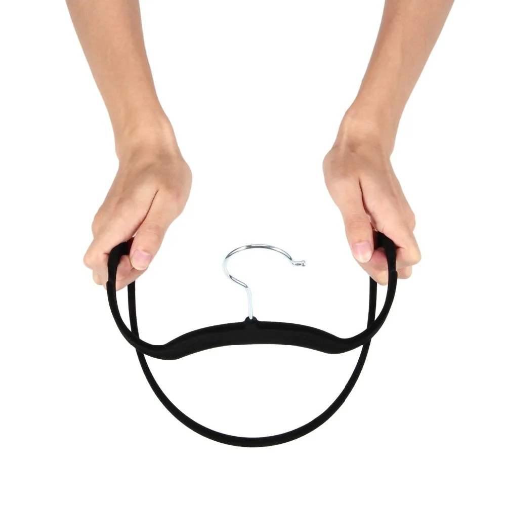 Высококачественные компактные бархатные вешалки с хромированными крючками