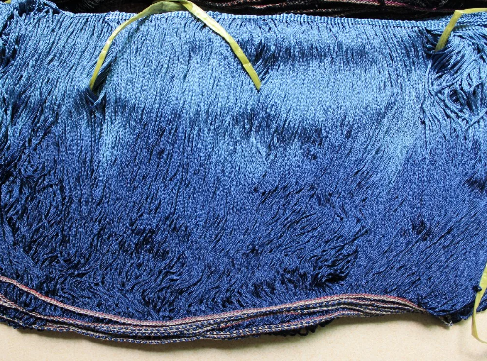 10 ярдов с эффектом деграде (переход от темного к украшенные бахромой и кисточками